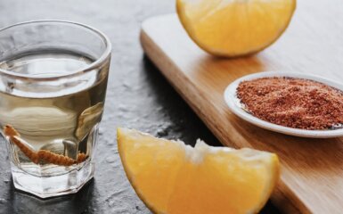 Tequila und Mezcal mit Wurm: Entwirrung von Mythos und Realität